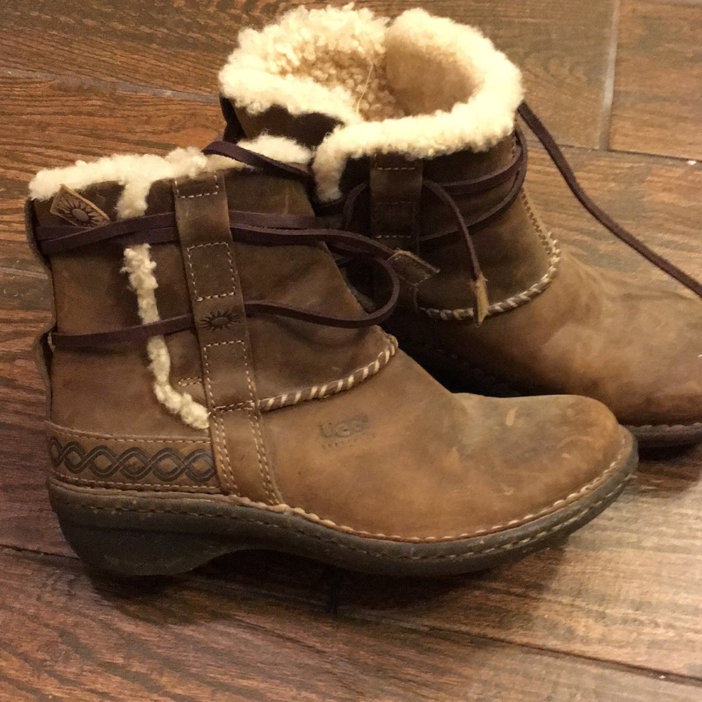 Ugg suede sheep lining, with ties